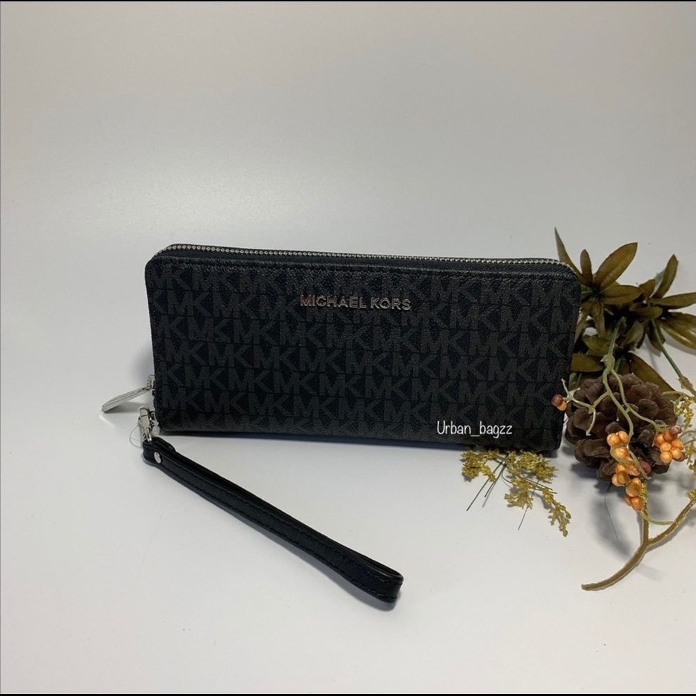 Michael Kors Jet Set Travel Large Zip Wallet